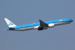 PH-BVV @ EHAM - at spl - by Ronald