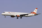 OE-LWL @ LOWW - Austrian Airlines ERJ-195 - by Andreas Ranner