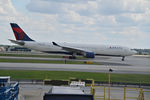 N815NW @ KATL - N815NW taxis at KATL