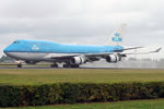 PH-BFB @ EHAM - at spl - by Ronald