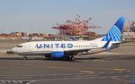 N16709 @ KEWR - Boeing 737-724