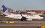 N24736 @ KEWR - Boeing 737-724