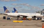 N465UA @ KORD - Airbus A320-232