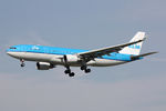 PH-AOE @ EHAM - at spl - by Ronald