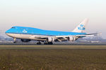 PH-BFH @ EHAM - at spl - by Ronald