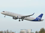 SE-DMO @ EKCH - RWY22R from St. Magleby - by Lars Baek