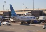 N24715 @ KEWR - Boeing 737-724