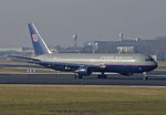 N648UA @ EBBR - Taxiing to runway 20. - by Wilfried_Broemmelmeyer