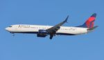 N913DU @ KTPA - TPA 2022 - by Florida Metal