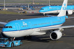 PH-AOB @ EHAM - at spl - by Ronald