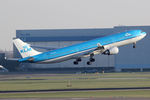 PH-AKD @ EHAM - at spl - by Ronald