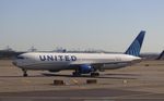 N648UA @ KEWR - Boeing 767-322/ER - by Mark Pasqualino