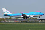 PH-BFY @ EHAM - at spl - by Ronald