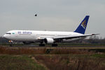 P4-KCB @ EHAM - at spl - by Ronald