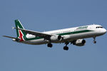 EI-IXF @ EHAM - at spl - by Ronald