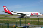 PT-MVR @ LFPG - at cdg - by Ronald