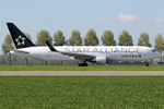 N653UA @ EHAM - at spl - by Ronald