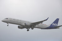 SE-RSN @ CPH - SE-RSN landing rw 22L. First day of commercial SAS flights - by Erik Oxtorp