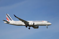 F-HZUT @ CPH - F-HZUT landing rw 04L - by Erik Oxtorp