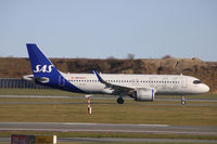 EI-SIJ @ CPH - EI-SIJ taxi for takeoff rw 04L - by Erik Oxtorp