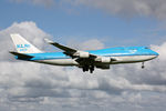 PH-BFY @ EHAM - at spl - by Ronald