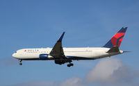 N173DZ @ CPH - N173DZ landing rw 22L - by Erik Oxtorp