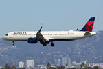 N514DE @ LAX - at lax - by Ronald