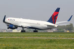 N171DZ @ EHAM - at spl - by Ronald