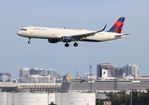 N108DN @ KFLL - DAL A321 zx - by Florida Metal
