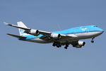 PH-BFF @ EHAM - at spl - by Ronald