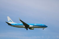 PH-BXZ @ CPH - PH-BXZ landing rw 04L - by Erik Oxtorp