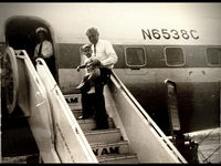 N6538C @ BOG - Pan Am Douglas DC-6B N6538C 
Mi papá y mi hermanito en 1960 en el aeropuerto Luis Carlos Galan Sarmiento - El Dorado - Bogotá - Colombia - by Amalia del Carmen Scatasso de Hervida