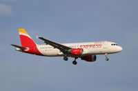 EC-LLE @ CPH - EC-LLE landing rw 22L - by Erik Oxtorp