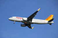 TC-NCU @ CPH - TC-NCU landing rw 04R - by Erik Oxtorp