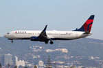 N840DN @ LAX - at lax - by Ronald