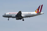 D-AKNK @ EHAM - at spl - by Ronald