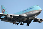 HL7439 @ EGLL - at lhr - by Ronald