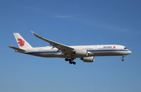 B-32D3 @ CPH - B-32D3 landing rw 22L - by Erik Oxtorp