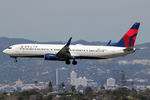N888DU @ LAX - at lax - by Ronald