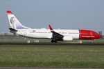 LN-DYW @ EHAM - at spl - by Ronald