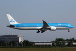 PH-BKH @ EHAM - at spl - by Ronald
