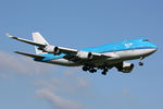 PH-BFY @ EHAM - at spl - by Ronald