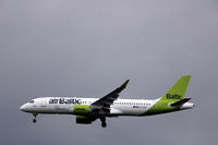 YL-AAU @ CPH - YL-AAU landing rw 22L - by Erik Oxtorp