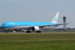 PH-BVW @ EHAM - at spl - by Ronald