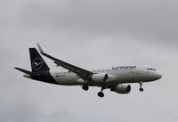 D-AIZA @ CPH - D-AIZA landing rw 04L - by Erik Oxtorp