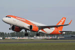 OE-LSI @ EHAM - at spl - by Ronald