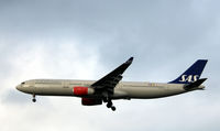 LN-RKU @ CPH - LN-RKU landing rw 22L - by Erik Oxtorp
