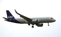 EI-SCB @ CPH - EI-SCB landing rw 04L. - by Erik Oxtorp