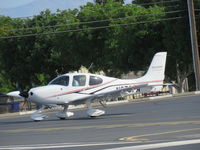 N976PA @ 3611 - Waiting - by 30295