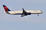 N6707A @ KORD - DELTA B752 N6707A DAL496 KATL-KORD, RWY 10C APP KORD - by Mark Kalfas